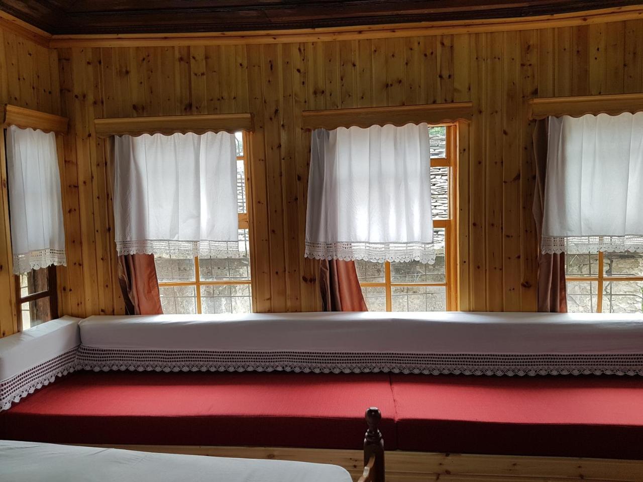 Eva Guesthouse Gjirokastër 외부 사진